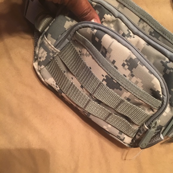 NOT FOR SALE! WAIST BELT CAMMO PURSE - Picture 5 of 7